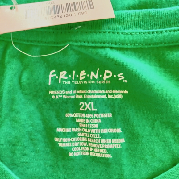 FRIENDS Christmas T-shirt NWT - Picture 4 of 4